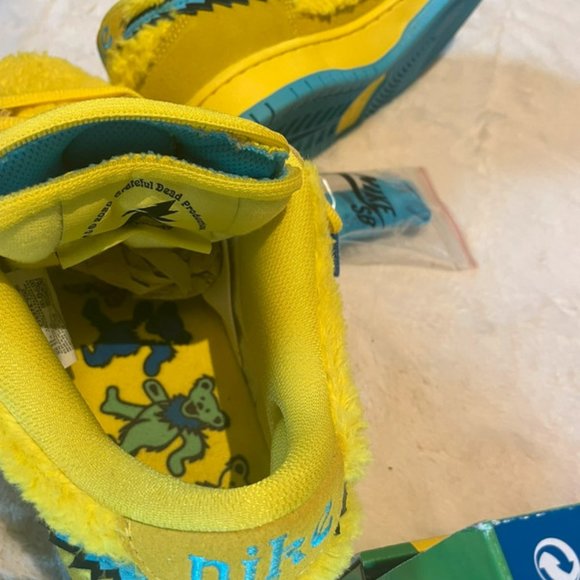 Athletic_Shoes